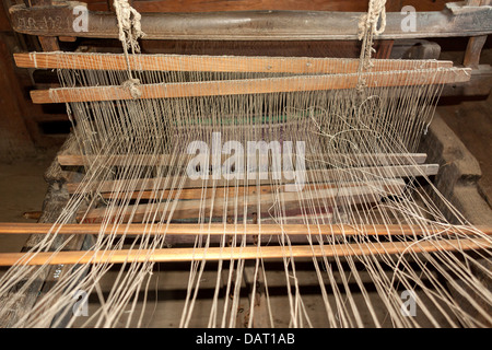 Atelier de tissage dans Paś-Filipek maison familiale dans le Parc Ethnographique Orava Zubrzyca Górna, Musée en Pologne Banque D'Images