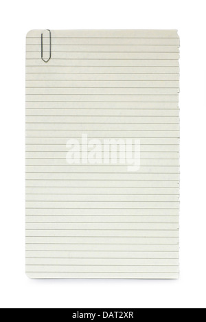 Feuille de papier vierge bordée d'un trombone avec cut sur un fond blanc Banque D'Images