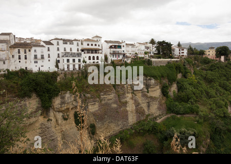 Maisons sur haut de El Tajo de Ronda, Espagne canyon, Europe Banque D'Images