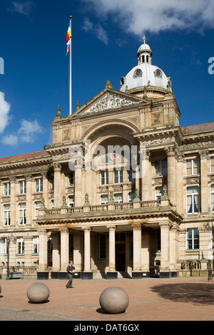 Royaume-uni, Angleterre, Birmingham, Square Victoria, la Chambre du Conseil, battant pavillon de la ville. Banque D'Images