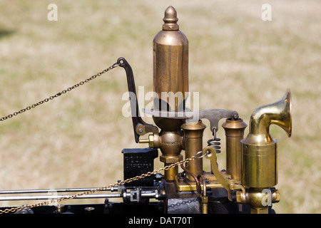 Flux d'Air Lunkenheimer Laiton Vintage corne sifflet sur un moteur de flux Miniature Banque D'Images