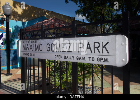 DOMINO MAXIMO GOMEZ PARK 8E RUE LITTLE HAVANA MIAMI FLORIDA USA Banque D'Images