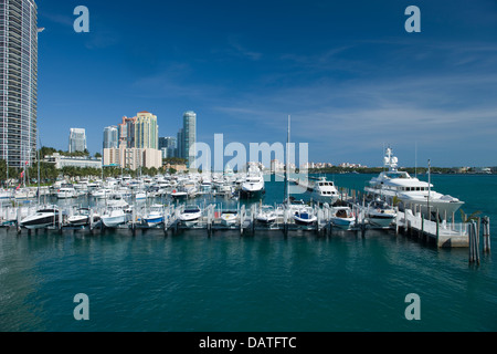 MIAMI BEACH MARINA ALTON ROAD SKYLINE MIAMI BEACH FLORIDA USA Banque D'Images