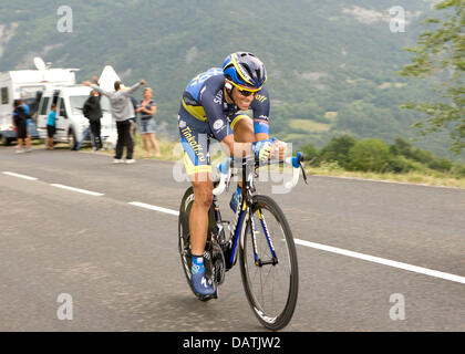 Chorges, France. 17 juillet, 2013. ALBERTO CONTADOR peddles pendant la 17e étape de la 100e édition du Tour de France à vélo, course individuelle contre la montre de 32km d'Embrun à Chorges. Credit : Beth Schneider/Beth Schneider /ZUMAPRESS.com/Alamy Live News Banque D'Images