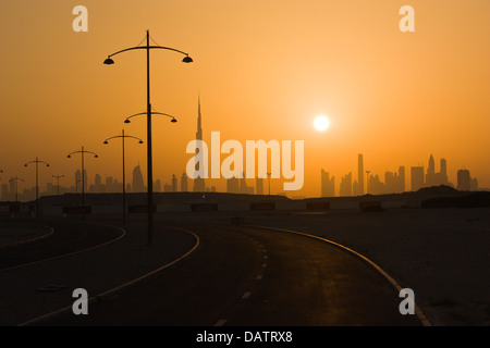 Coucher du soleil à Dubaï avec Burg Khalifa skyline Banque D'Images