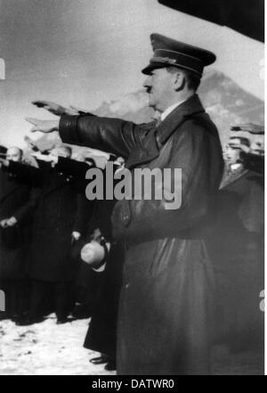 Hitler, Adolf, 20.4.1889 - 30.4.1945, politicien allemand (NSDAP), Chancelier du Reich 30.1.1933 - 30.4.1945, lors des Jeux Olympiques de Garmisch-Partenkirchen, février 1936, Banque D'Images