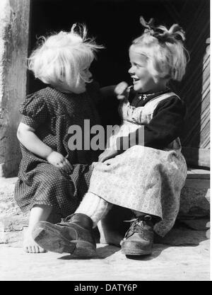 agriculture, agriculteurs de montagne, deux petites filles, années 1950, droits additionnels-Clearences-non disponible Banque D'Images