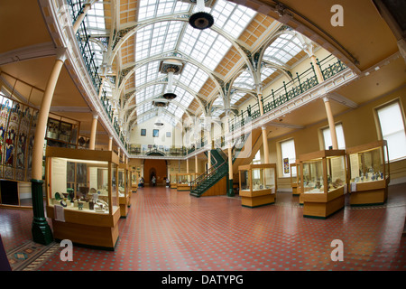 Royaume-uni, Angleterre, Birmingham, Art & Cuisine intérieur Musée Banque D'Images