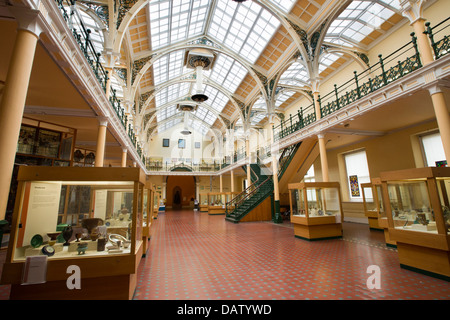 Royaume-uni, Angleterre, Birmingham, Art & Cuisine intérieur Musée Banque D'Images