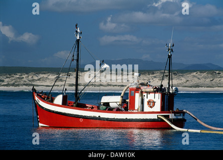 Un sucktion diamant bateau dans le port de Port Nolloth, Afrique du Sud Banque D'Images