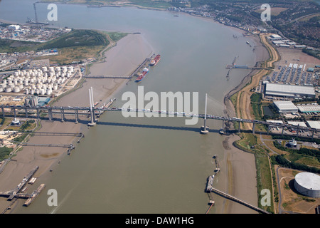 Une vue aérienne DE LA DARTFORD CROSSING MONTRANT LE TRAFIC SUR LE PONT Banque D'Images