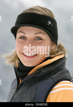 Et double champion du monde de biathlon Magdalena Neuner est représenté à un photocall à l'écart des Championnats du monde de biathlon à Antholz-Anterselva , Italie, le jeudi, 08 février 2007. Photo : Martin Schutt Banque D'Images