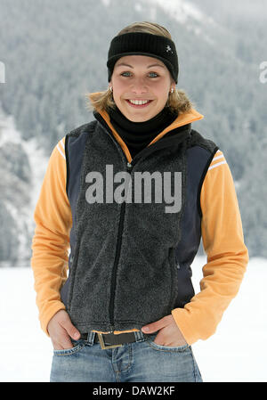 Et double champion du monde de biathlon Magdalena Neuner est représenté à un photocall à l'écart des Championnats du monde de biathlon à Antholz-Anterselva , Italie, le jeudi, 08 février 2007. Photo : Martin Schutt Banque D'Images