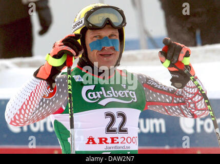 Pcitured Autrichien Hermann Maier est dans l'aire d'arrivée de la descente hommes deuxième formation au Championnat du Monde de Ski à Aare, en Suède, le vendredi 09 février 2007. La descente masculine-course est prévue pour le samedi 10 février. Maier a pris la 3e place dans la formation. Photo : Stephan Jansen Banque D'Images