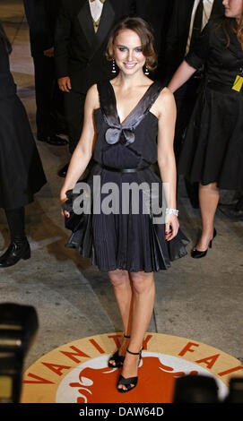 Israël-actrice née Natalie Portman sourires pour les caméras arrivant à la Vanity Fair Oscar Party à Los Angeles, CA, United States, 25 février 2007. Photo : Hubert Boesl Banque D'Images