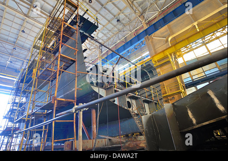 Bâtiment de bateau à l'intérieur de la tige du chantier Banque D'Images