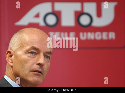 La photo montre Chef de la chaîne d'atelier de réparations automobiles Auto-Teile-Unger Handels GmbH & Co. KG (ATU), Karsten Engel, au siège de la société à Weiden, Allemagne, lundi, 19 mars 2007. L'ATU a actuellement 13 500 employés travaillant dans 590 bureaux dans cinq pays de l'Union européenne. Photo : Armin Weigel Banque D'Images