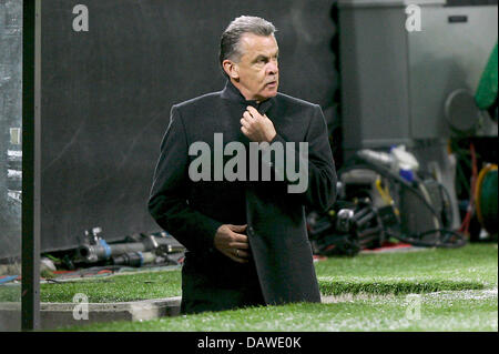 Bayern Munich Ottmar Hitzfeld entraîneur est photographié pendant la quart de finale de la Ligue des Champions Bayern Munich vs Milan à Milan, Italie, le mardi 03 avril 2007. Le match à égalité 2-2. Photo : Matthias Schrader Banque D'Images