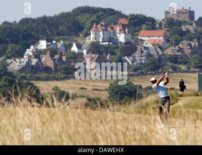 Muirfield, East Lothian, UK. 19 juillet, 2013. Tiger Woods usa l'Open Championship 2013, Muirfield, Ecosse Muirfield, East Lothian, Écosse le 19 juillet 2013 joue le 5 ème trou avec la distance à Gullane Muirfield 2013 © Allstar Photo Library/Alamy Live News Crédit : Allstar Photo Library/Alamy Live News Banque D'Images