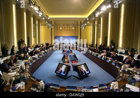 Les ministres de l'UE de l'économie et les ministres de l'UE de seeks Finanace and photographié au cours de la deuxième journée du Conseil ECOFIN-conférence à Berlin, Allemagne, 21 avril 2007. La réunion informelle a eu lieu le 20 et 21 avril à l'occasion de la présidence allemande du Conseil de l'UE dans la capitale de l'Allemagne. Photo : Johannes Eisele Banque D'Images