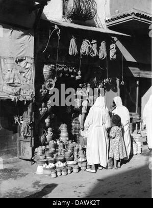 Géographie / Voyage, Tunisie, Tunis, commerce, poterie dans le quartier arabe, vers les années 1950, droits additionnels-Clearences-non disponible Banque D'Images