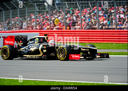 Kimi Raikkonen, Lotus F1, d'approches au cours de l'angle Village 2012 Grand Prix de Grande-Bretagne à Silverstone Banque D'Images