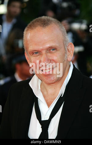 Couturier français Jean-Paul Gaultier arrive à la première mondiale de "Ocean's Thirteen" au Palais au cours de la 60e 'Festival de Cannes' à Cannes, France, 24 mai 2007. Photo : Hubert Boesl Banque D'Images