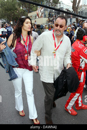 Maroc né Jean Reno et son épouse Zofia Borucka britannique, sont illustrés dans le paddock avant le Grand Prix de Monaco à Monte Carlo, Monaco, dimanche 27 mai 2007. Photo : GERO BRELOER Banque D'Images