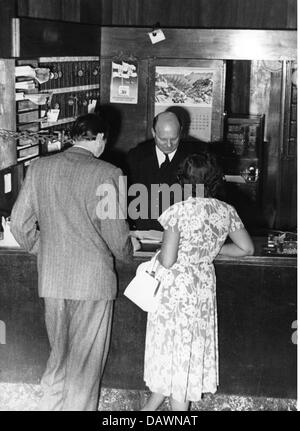 gastronomie, hôtels, Hôtel Sacher, Vienne, vue intérieure, hall, pavillon de porteur, 1951, droits supplémentaires-Clearences-non disponible Banque D'Images