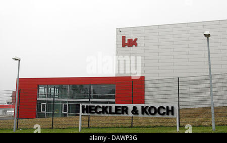 La photo montre le logo de la société en face de l'usine d'armes allemandes producteur 'Heckler & Koch GmbH' dans Oberndorf am Neckar, Allemagne, 2 juin 2007. Les employés de l'entreprise 700 et a un tour de plus de 110 millions d'euros. Photo : Patrick Seeger Banque D'Images