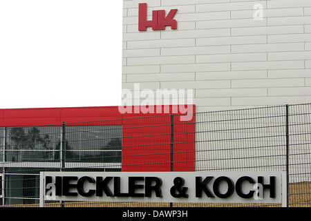 La photo montre le logo de la société et l'usine du producteur d'armes allemand 'Heckler & Koch GmbH' dans Oberndorf am Neckar, Allemagne, 2 juin 2007. Les employés de l'entreprise 700 et réalise un chiffre d'affaires de 110 millions d'euros par an. Photo : Patrick Seeger Banque D'Images