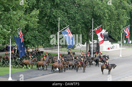 Au cours de l'Assemblée photo gardes Parade la parade de couleur en l'honneur de l'anniversaire de la reine au palais de Buckingham à Londres, Royaume-Uni, 16 juin 2007. Photo : Appuyez sur Royal Europe-A. Nieboer (Pays-Bas) Banque D'Images