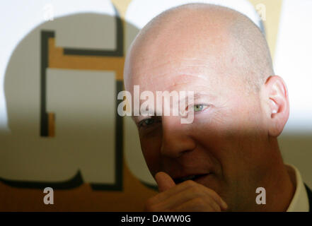 L'acteur américain Bruce Willis illustré à la photo pour la prochaine première de son nouveau film "tirb langsam 4.0' ('Live Free or Die Hard') à Berlin, 18 juin 2007. Langsam tirb '4.0' sera affiché dans les salles allemandes du 27 juin 2007. Photo : Johannes Eisele Banque D'Images