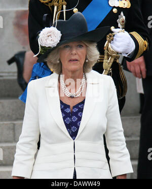 Camilla duchesse de Cornouailles observe le défilé des anciens combattants pour le 25e anniversaire de la conflit des îles Falkland à Londres, Royaume-Uni, 17 juin 2007. Photo : Nieboer (Pays-Bas) Banque D'Images