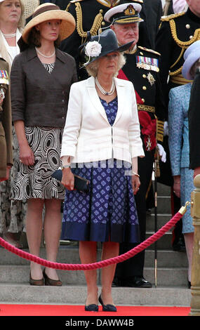 Camilla duchesse de Cornouailles observe le défilé des anciens combattants pour le 25e anniversaire de la conflit des îles Falkland à Londres, Royaume-Uni, 17 juin 2007. Photo : Nieboer (Pays-Bas) Banque D'Images