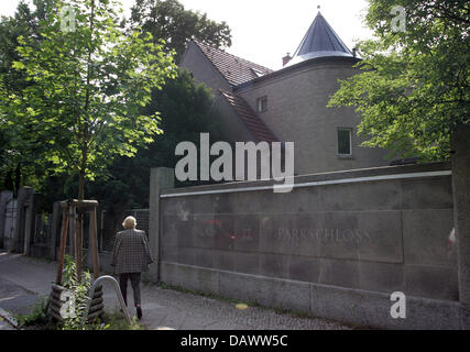 Une annexe du Palais Parkschloss photographié à Berlin, Allemagne, 13 juin 2007. Selon un rapport du quotidien allemand "Berliner Morgenpost" Hollywood Celebrity Tom Cruise a acheté le manoir à base d'hélicoptères et embarcadère. Photo : Rainer Jensen Banque D'Images