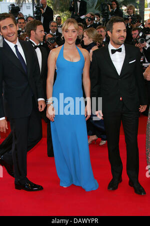 US-l'acteur américain Jake Gyllenhaal, l'actrice Chloe Sevigny et l'acteur Mark Ruffalo (L-R) poser sur le tapis rouge lors de la première du film 'zodiac' au 60e Festival de Cannes, France, 17 mai 2007. Photo : Hubert Boesl Banque D'Images