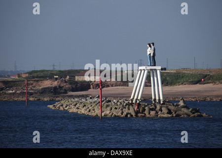 Couple, un affichée publiquement la sculpture à Newbiggin-by-the-Sea dans le Northumberland, en Angleterre. Banque D'Images