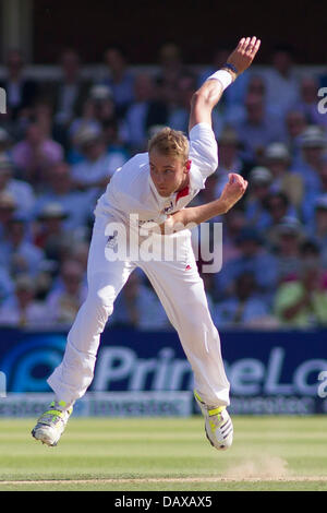 Londres, Royaume-Uni. 19 juillet, 2013. Stuart large bowling pendant deux jours de l'Investec Cendres 2e test match, à Lords Cricket Ground le 19 juillet 2013 à Londres, en Angleterre. Credit : Mitchell Gunn/ESPA/Alamy Live News Banque D'Images