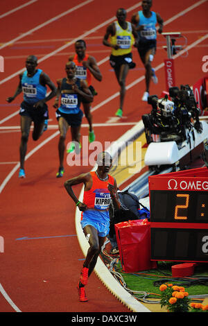 Monaco. 19 juillet, 2013. Asbel Kiprop du Kenya remporte le 1500m pour les hommes au cours de la réunion de la Ligue de diamant Herculis du Stade Louis II de Monaco. Credit : Action Plus Sport Images/Alamy Live News Banque D'Images