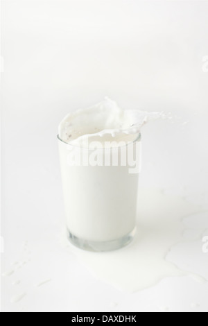 Lait Oreo splash Banque D'Images