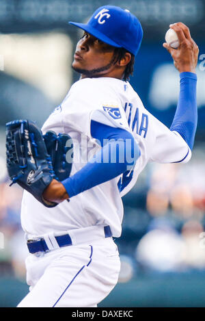 Kansas City, MO, USA. 19 juillet, 2013. 19 juillet 2013 : Ervin Santana # 54 de l'emplacements des Royals de Kansas City en première manche au cours de la MLB match entre les Tigers de Detroit et les Royals de Kansas City à Kauffman Stadium de Kansas City MO Credit : csm/Alamy Live News Banque D'Images