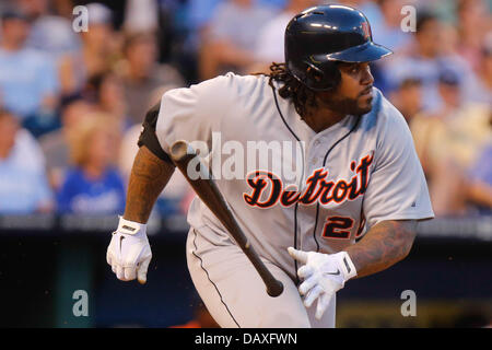 Kansas City, MO, USA. 19 juillet, 2013. 19 juillet 2013 : Prince Fielder # 28 des Detroit Tigers sprints pour d'abord dans la quatrième manche au cours de la MLB match entre les Tigers de Detroit et les Royals de Kansas City à Kauffman Stadium de Kansas City MO Credit : csm/Alamy Live News Banque D'Images