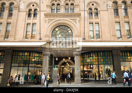 Queen Victoria Building, un édifice néo-roman a été construite entre 1893 et 1898.ici vue de Market Street Banque D'Images