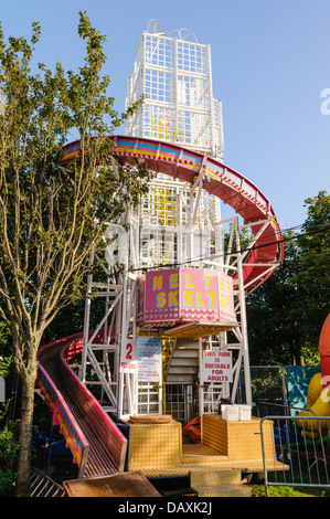 Vieux jeu de montagnes russes fairground ride Banque D'Images