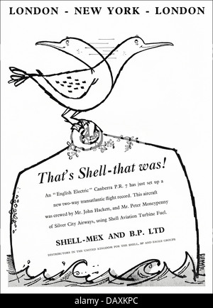 Publicité pour le carburant aviation par Shell-Mex et A.A. England UK Ltd fournisseurs à l'industrie de l'aéronautique annonce dans le magazine Commerce vers 1955 Banque D'Images