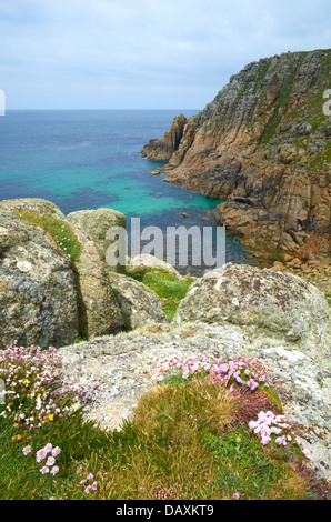 Côte au Loe Porth près de Lands End en Cornouailles, Angleterre, RU Banque D'Images