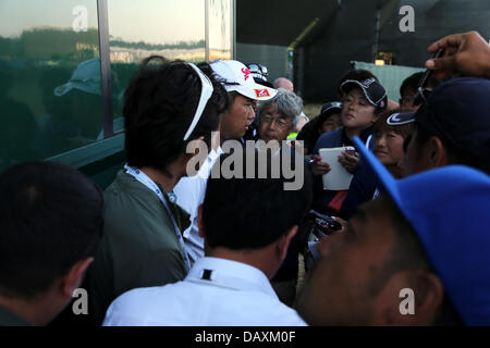 Gullane, East Lothian, en Ecosse. 19E , 2013. Hideki Matsuyama (JPN) Golf : Hideki Matsuyama du Japon est interviewé au cours du deuxième tour de la 142e British Open Championship à Muirfield en Bouaye, East Lothian, Ecosse . Credit : Koji Aoki/AFLO SPORT/Alamy Live News Banque D'Images