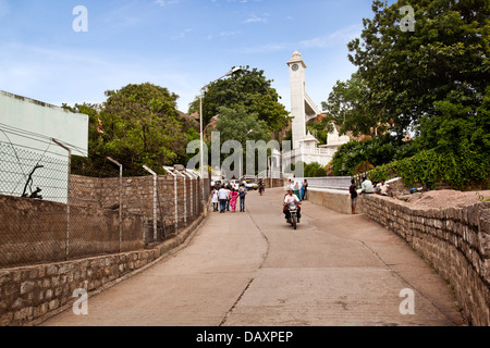 Près d'une route, temple Birla Mandir, Hyderabad, Andhra Pradesh, Inde Banque D'Images