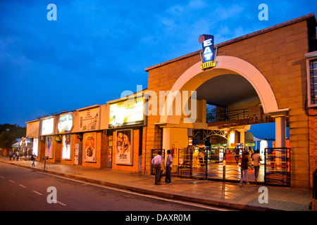 Façade d'un restaurant, manger Street, Hyderabad, Andhra Pradesh, Inde Banque D'Images